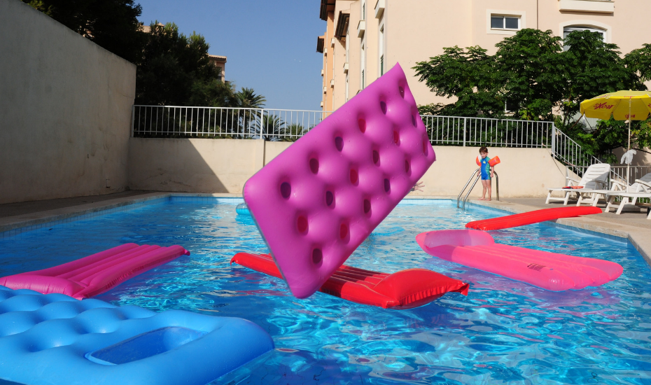 Fiesta de cumpleaños en la piscina