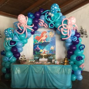 Mesa de cumpleaños de Garland Fantasía