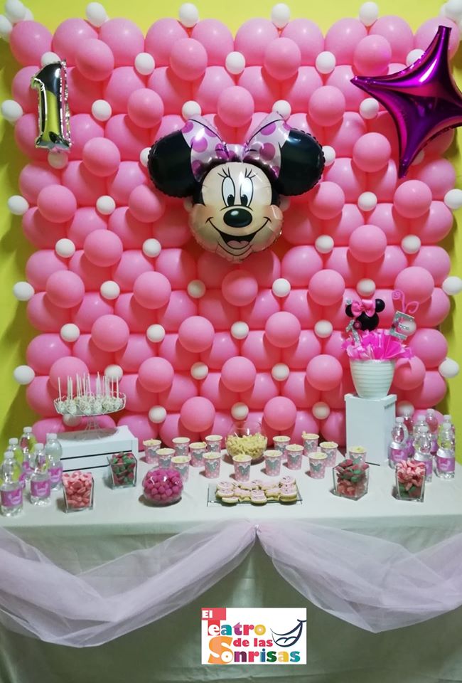 Mesa dulce de Minnie Mouse para fiesta infantil en Málaga