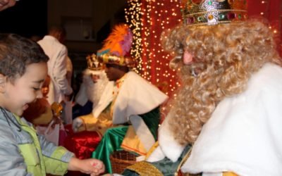 Niño en la cablagata de Reyes Magos