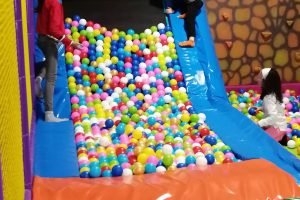 Canasta en camas elásticas - DiverJump