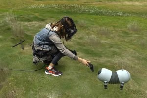 Niña jugando a realidad virtual con VRFUN de Málaga