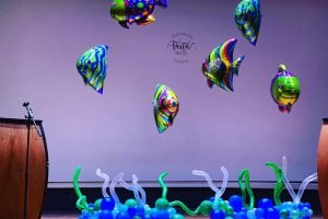 Decoración marina hecha con globos
