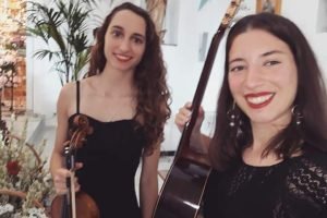 Dúo À Piacere, guitarra y violín.