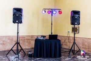 Equipo musical para fiestas y celebraciones de Delicado Eventos.