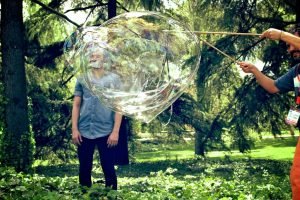 Pompas gigantes de jabón en Málaga