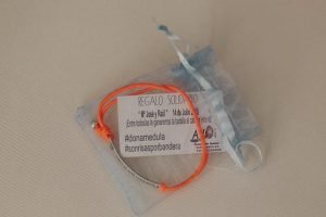 Regalo solidario pulsera Málaga.
