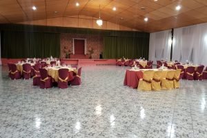 Salón con escenario en Restaurante Río Grande Cártama
