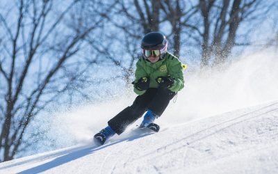 Niño practicando ski