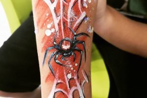 Tatuaje de superhéroe para niños.