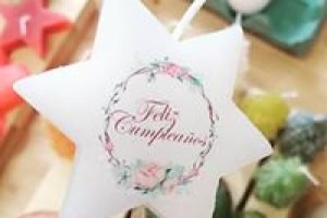 Velas artesanales personalizadas con forma de estrella.