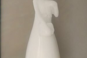 Velas artesanales con forma de niña de comunión.