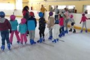 niños en pista