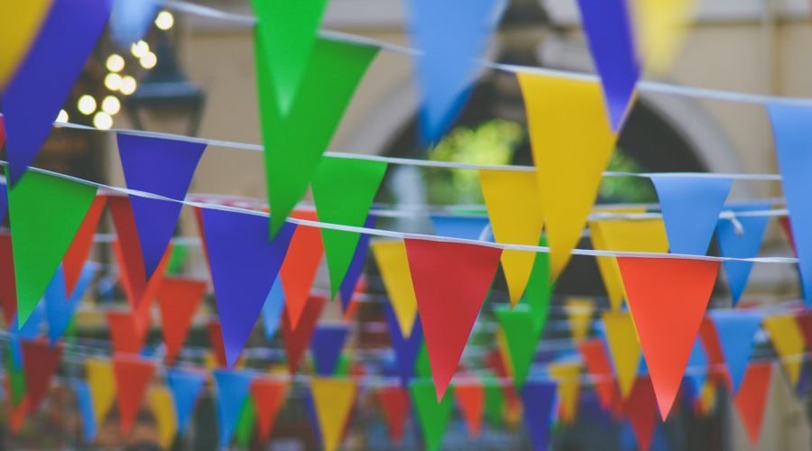 decoración banderillas fiestas aire libre