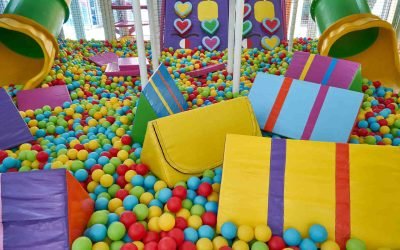 Parque de bolas en local de celebraciones.