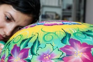 Pintando barriga embarazada en Málaga