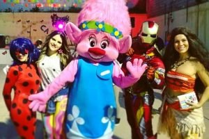 muñeco troll para fiestas