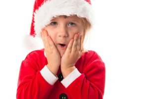 niño sorprendido navidad