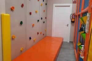 zona de escalada Cártama en Carrusel parque de bolas
